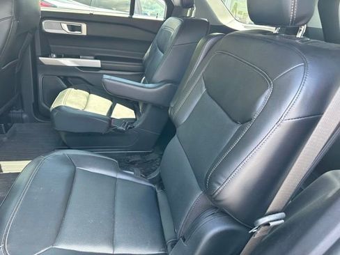 Used 2022 Ford Explorer Limited w/ Equipment Group 301A AWD/4WD image 21