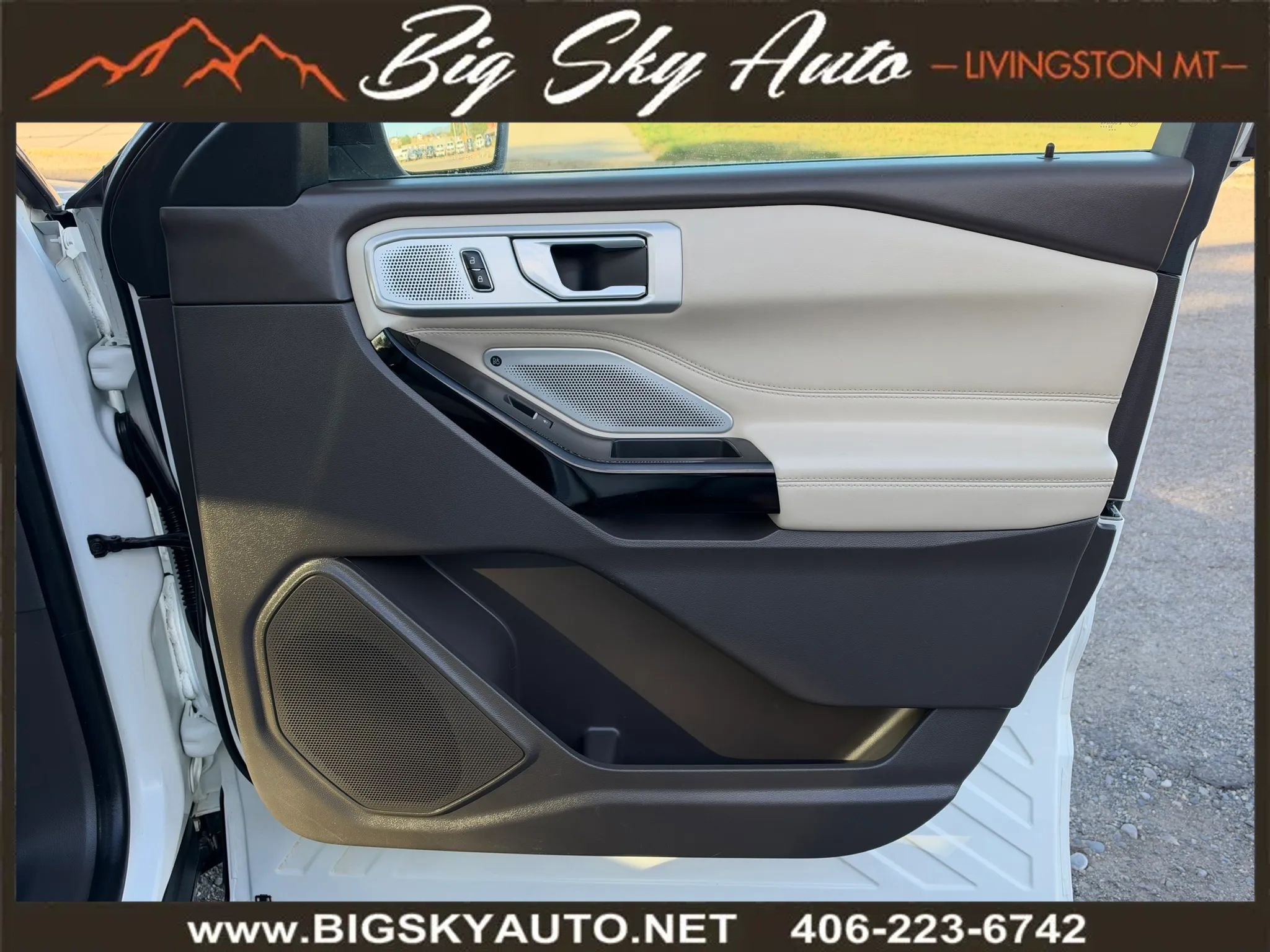 Used 2022 Ford Explorer Platinum w/ Equipment Group 601A AWD/4WD image 19