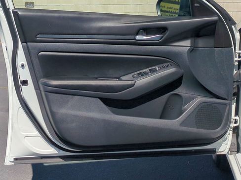 Used 2025 Nissan Altima 2.5 SV FWD image 24