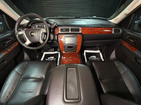 Used 2013 Chevrolet Avalanche LTZ AWD/4WD image 11