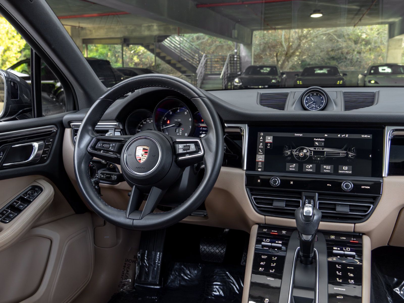 Certified 2023 Porsche Macan AWD/4WD image 39