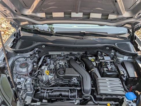 Certified 2024 Volkswagen Taos SE w/ Panoramic Sunroof Package image 10