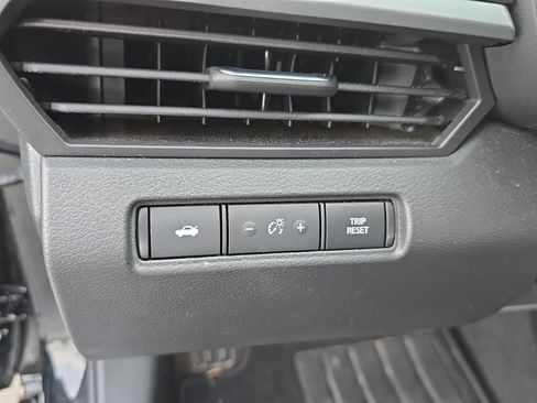 Used 2025 Nissan Altima 2.5 SV AWD/4WD image 17