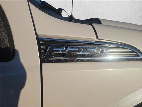 Used 2016 Ford F250 Lariat w/ Lariat Interior Package image 10