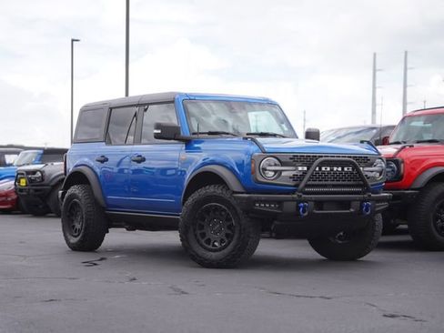 Used 2023 Ford Bronco Badlands image 2