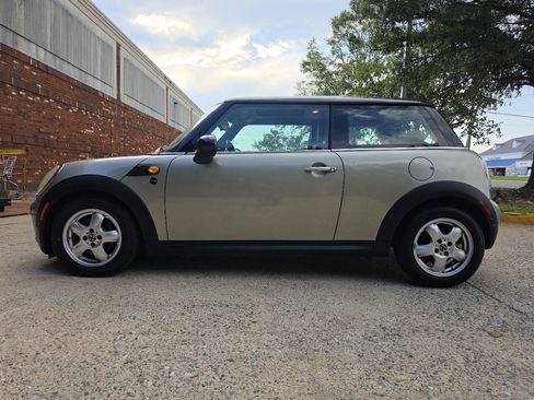 Used 2010 MINI Cooper Hardtop w/ Premium Pkg FWD image 4