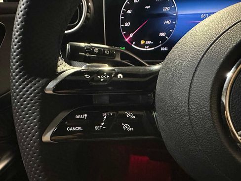 Used 2024 Mercedes-Benz GLC 300 4MATIC image 30