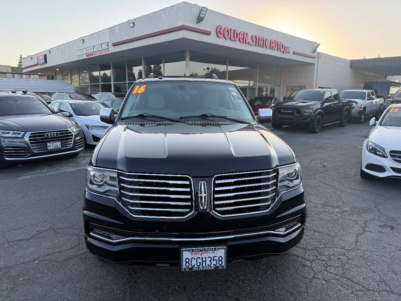 Used 2016 Lincoln Navigator Select AWD/4WD image 2