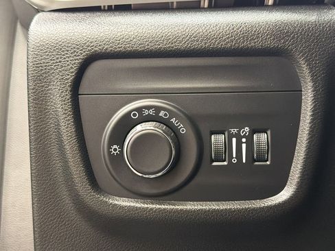 Used 2023 Jeep Grand Cherokee L Altitude AWD/4WD image 26