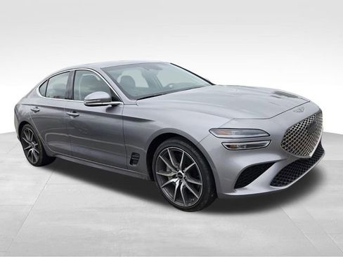 Used 2025 Genesis G70 2.5T image 6