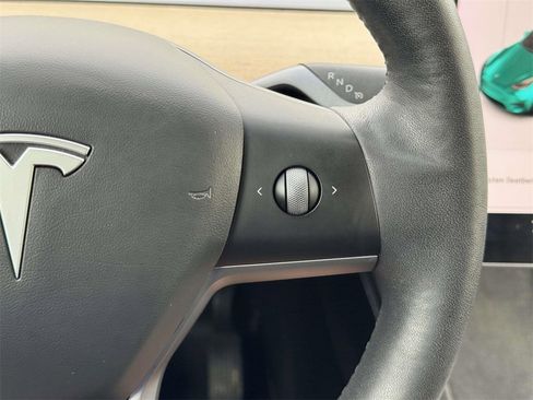 Used 2021 Tesla Model Y Long Range image 11