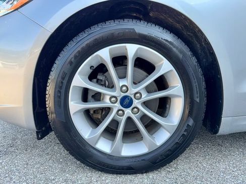 Used 2020 Ford Fusion SE FWD image 26