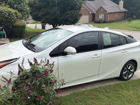 Used 2016 Toyota Prius Four Touring w/ Premium Convenience Package FWD image 5
