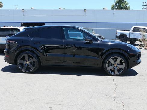 Used 2023 Porsche Cayenne S AWD/4WD image 2