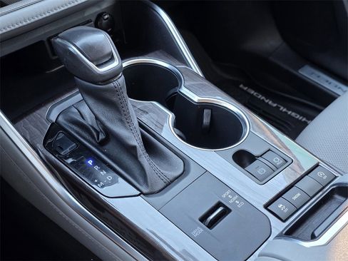 Used 2021 Toyota Highlander Limited image 16