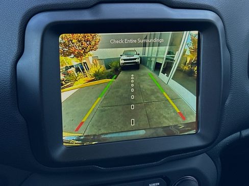 New 2023 Jeep Renegade Latitude w/ Premium Group image 17