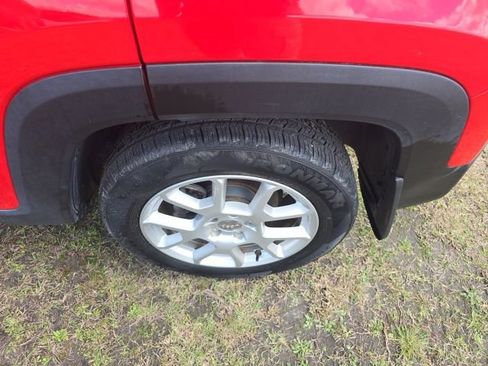 Used 2019 Jeep Renegade Latitude image 23