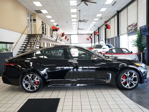 Used 2018 Kia Stinger GT1 image 19