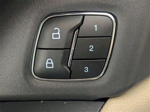 Used 2024 Ford Expedition Limited image 11