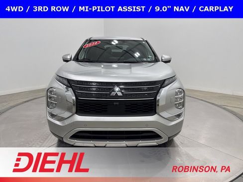 Used 2024 Mitsubishi Outlander SE image 2