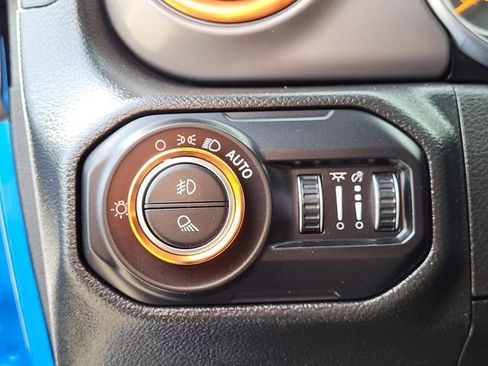 Used 2022 Jeep Gladiator Sport image 9