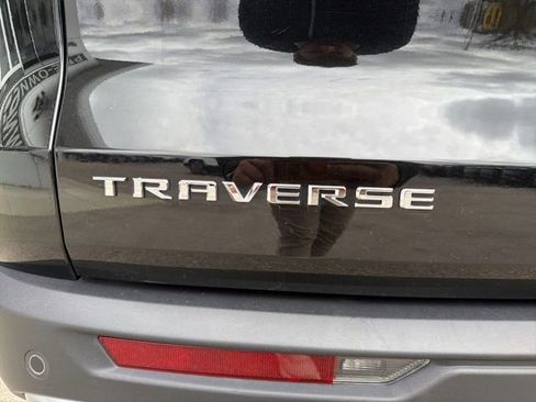 Certified 2025 Chevrolet Traverse LT FWD image 12