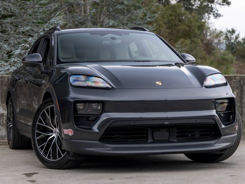 Certified 2024 Porsche Macan 4 Electric image 6