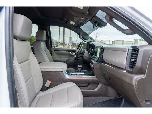 Used 2023 GMC Sierra 1500 SLT image 17