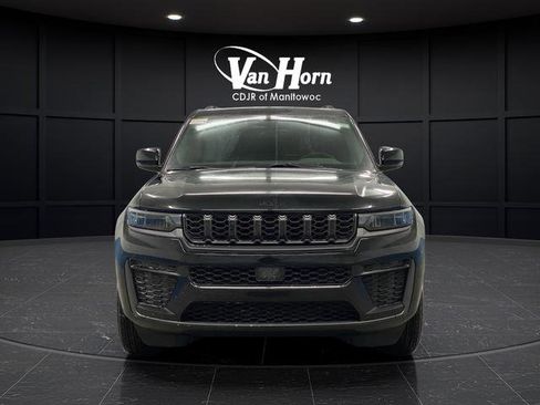 New 2026 Jeep Grand Cherokee Altitude image 12