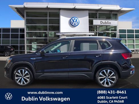 Certified 2023 Volkswagen Taos SE w/ Panoramic Sunroof Package FWD image 7