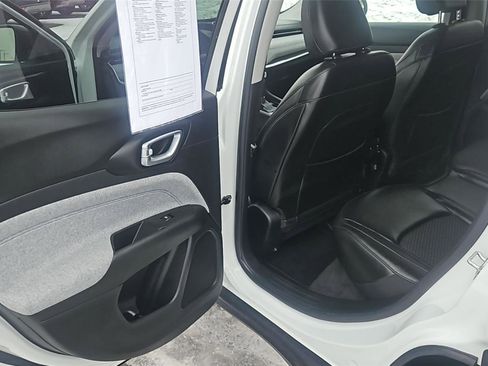 Used 2022 Jeep Compass Latitude image 12