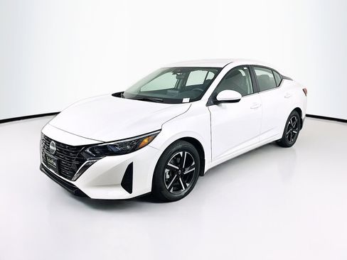 Used 2024 Nissan Sentra SV image 3