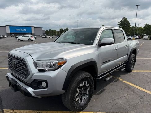 Used 2022 Toyota Tacoma TRD Off-Road AWD/4WD image 2