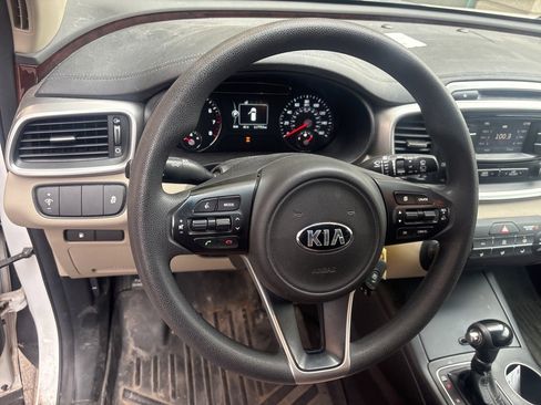 Used 2017 Kia Sorento LX image 13