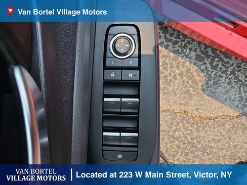 Used 2024 Toyota Prius XLE FWD image 11