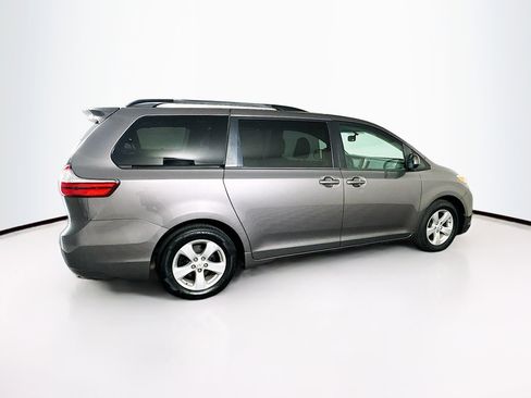 Used 2016 Toyota Sienna LE image 10
