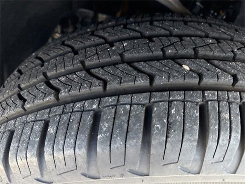 Used 2022 GMC Sierra 1500 SLT w/ SLT Convenience Package image 39