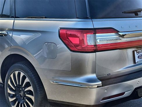 Used 2018 Lincoln Navigator Select image 14