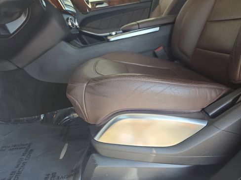 Used 2015 Mercedes-Benz GL 550 4MATIC image 28