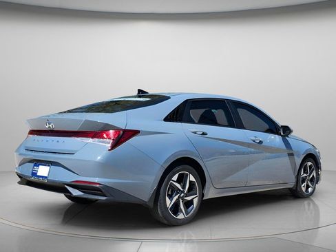 Used 2023 Hyundai Elantra SEL w/ Convenience Package image 7