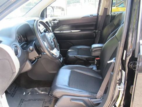 Used 2017 Jeep Compass Latitude image 10