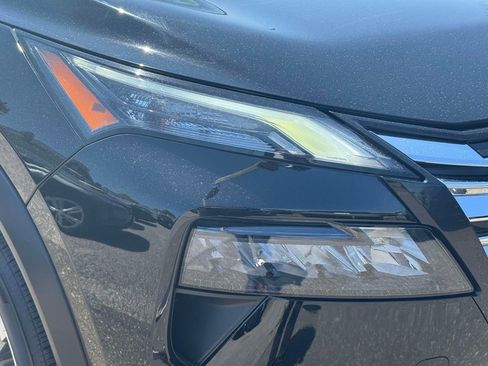 Used 2025 Nissan Rogue SV AWD/4WD image 9