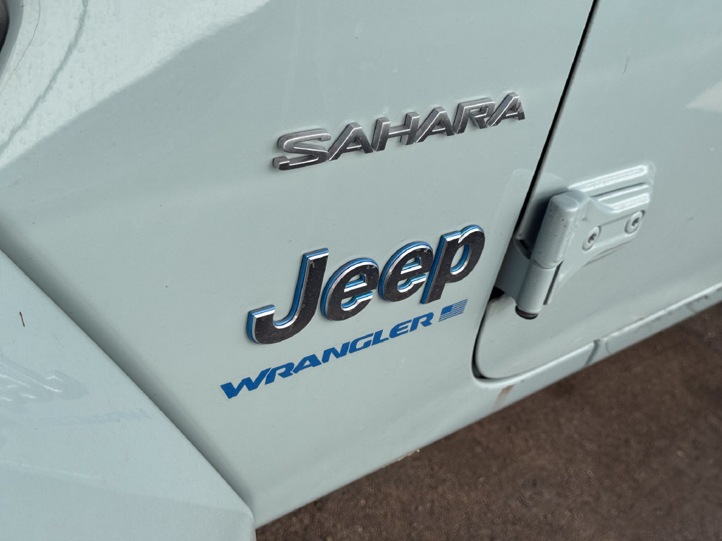 Used 2024 Jeep Wrangler Unlimited Sahara w/ Technology Group AWD/4WD image 17