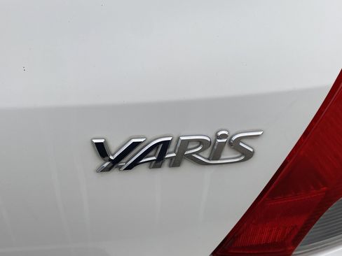 Used 2009 Toyota Yaris 4-Door Hatchback image 26