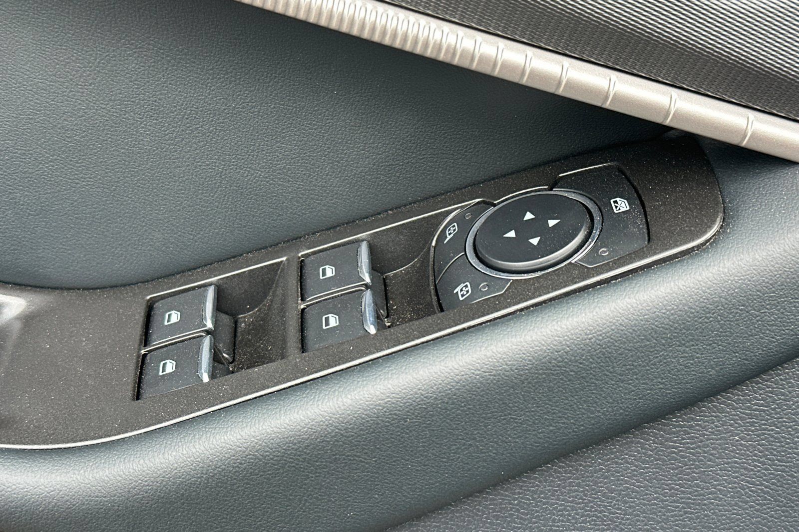 New 2025 Ford Explorer ST-Line AWD/4WD image 12