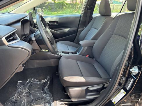 Used 2025 Toyota Corolla LE FWD image 25