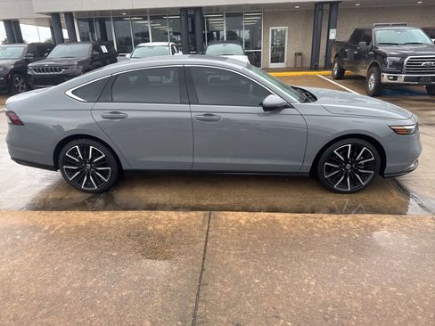 Used 2025 Honda Accord Touring image 11