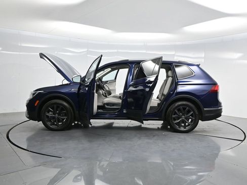 Used 2024 Volkswagen Tiguan SE image 42
