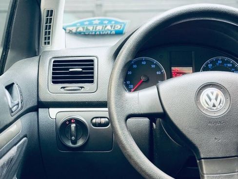 Used 2009 Volkswagen Rabbit S image 18