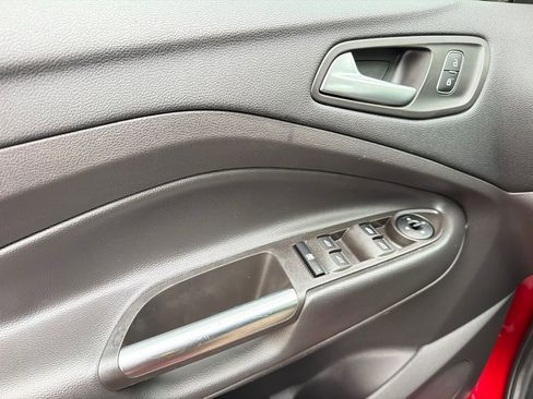 Used 2018 Ford Escape SE w/ SE Sync 3 Package image 32